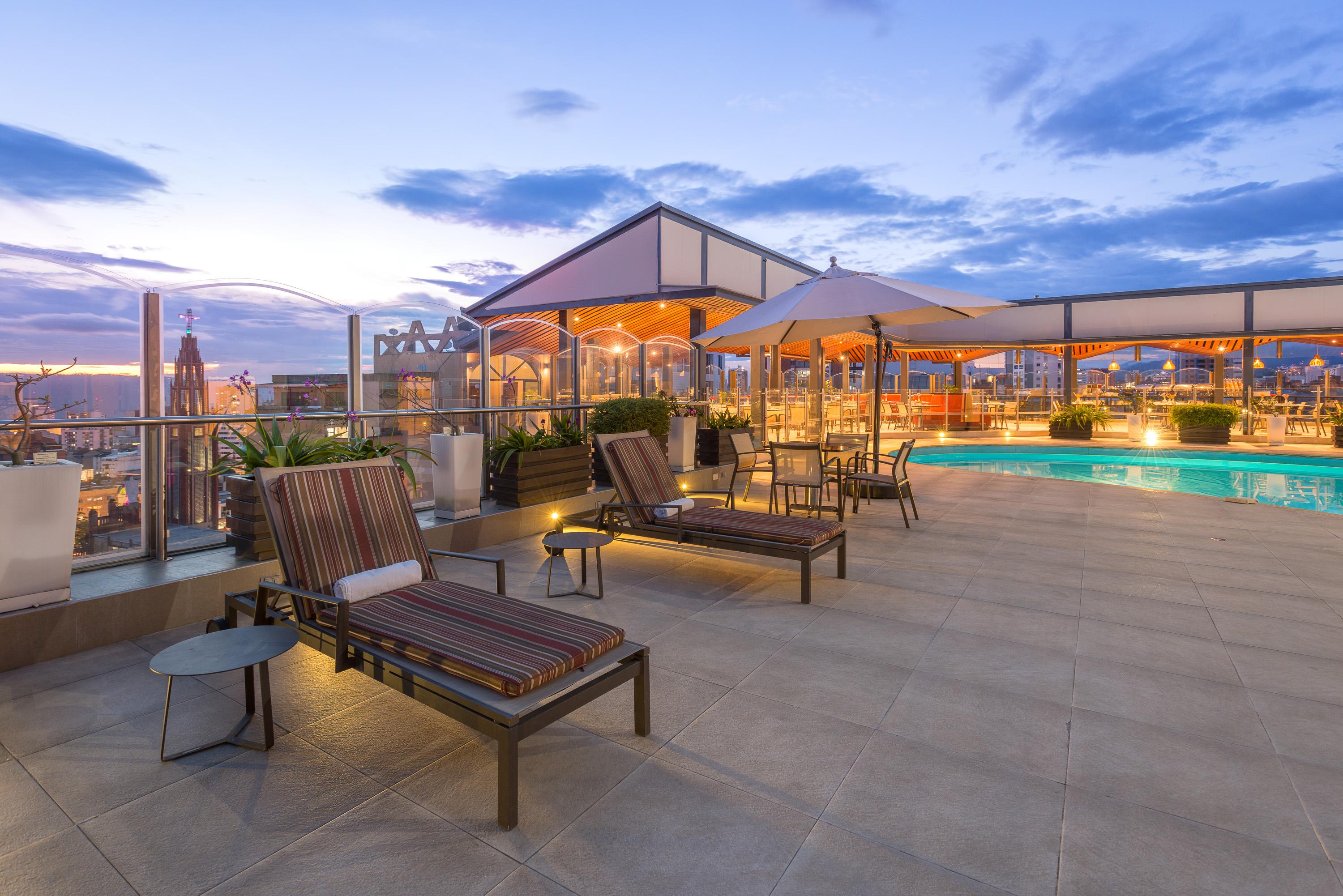 Hotel Dann Carlton Bucaramanga Ngoại thất bức ảnh Rooftop pool at the Four Seasons Hotel, Bogotá