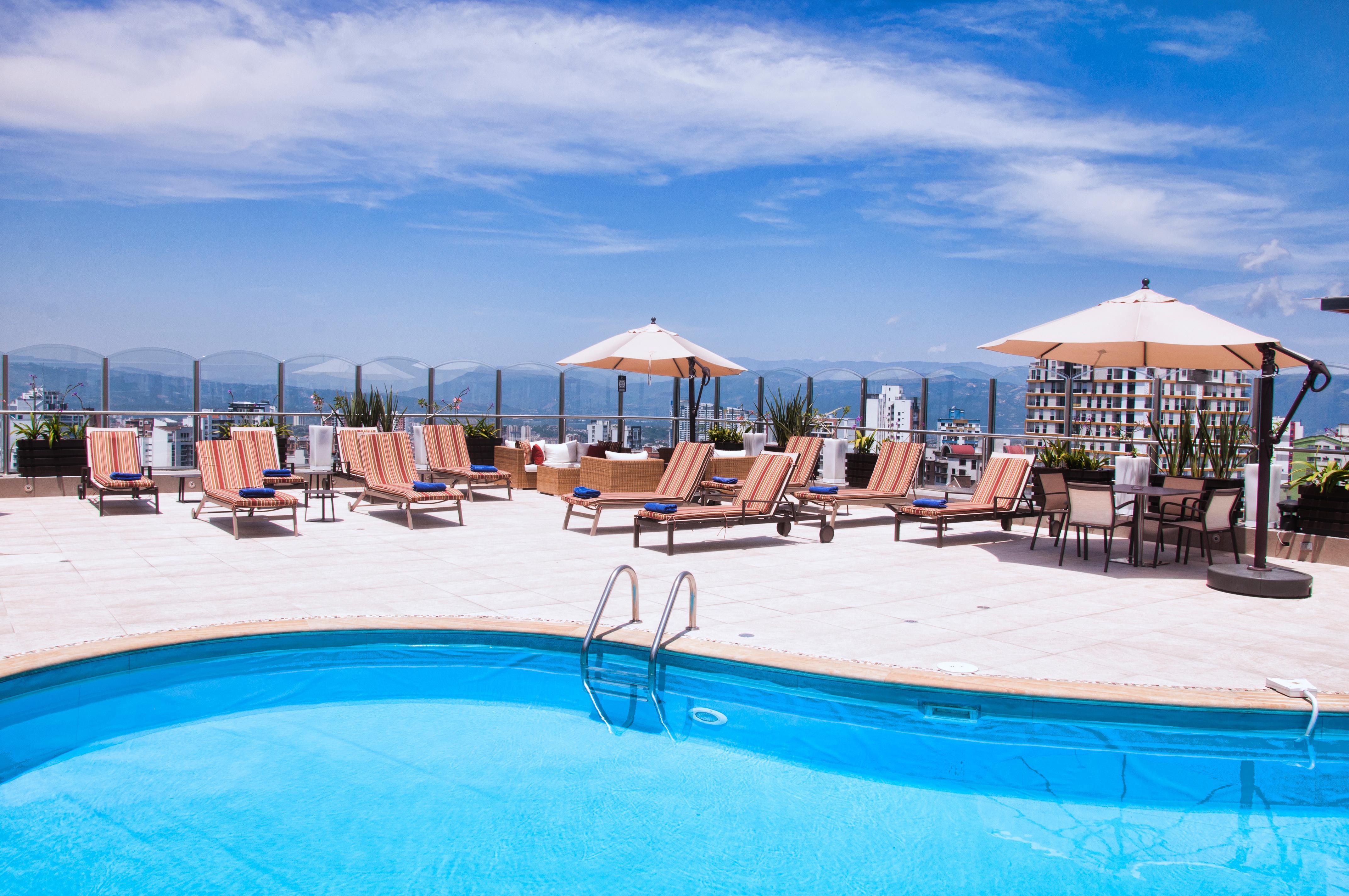 Hotel Dann Carlton Bucaramanga Ngoại thất bức ảnh Rooftop pool
