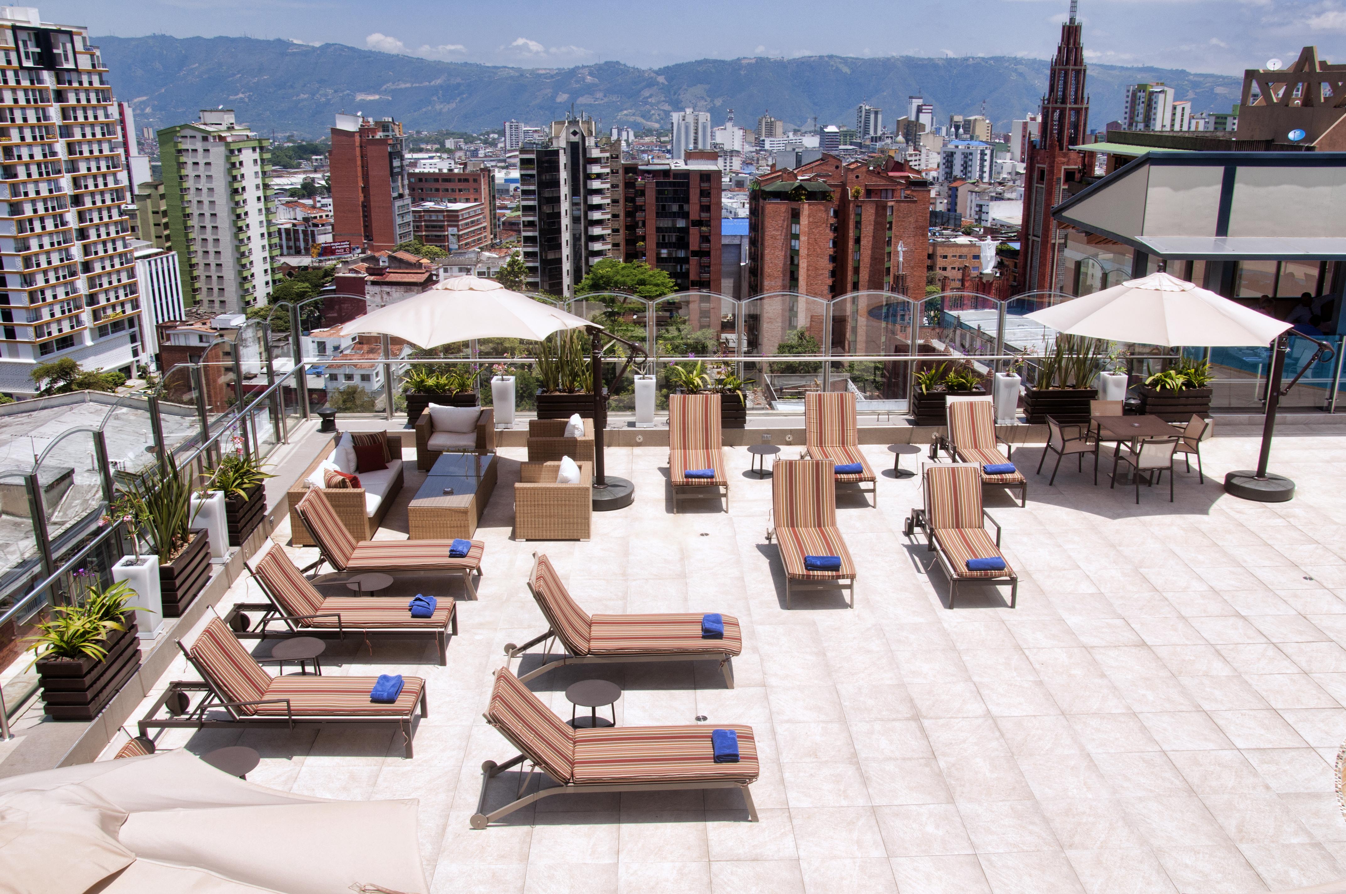 Hotel Dann Carlton Bucaramanga Ngoại thất bức ảnh Rooftop pool at the Four Seasons Hotel Bogotá