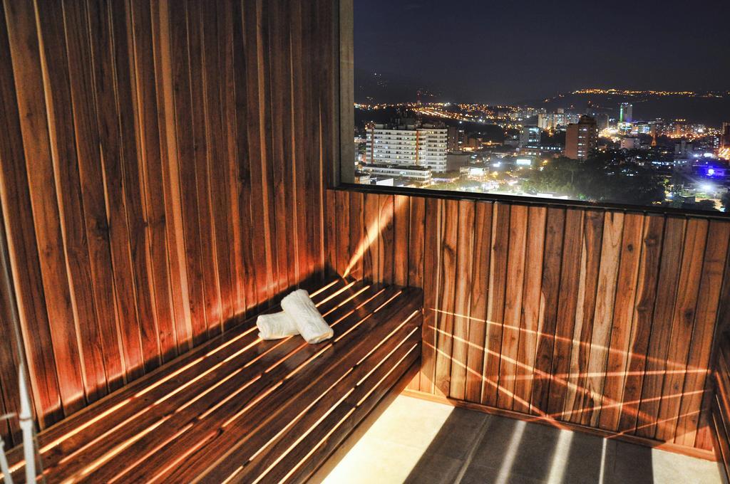 Hotel Dann Carlton Bucaramanga Ngoại thất bức ảnh A balcony in a hotel